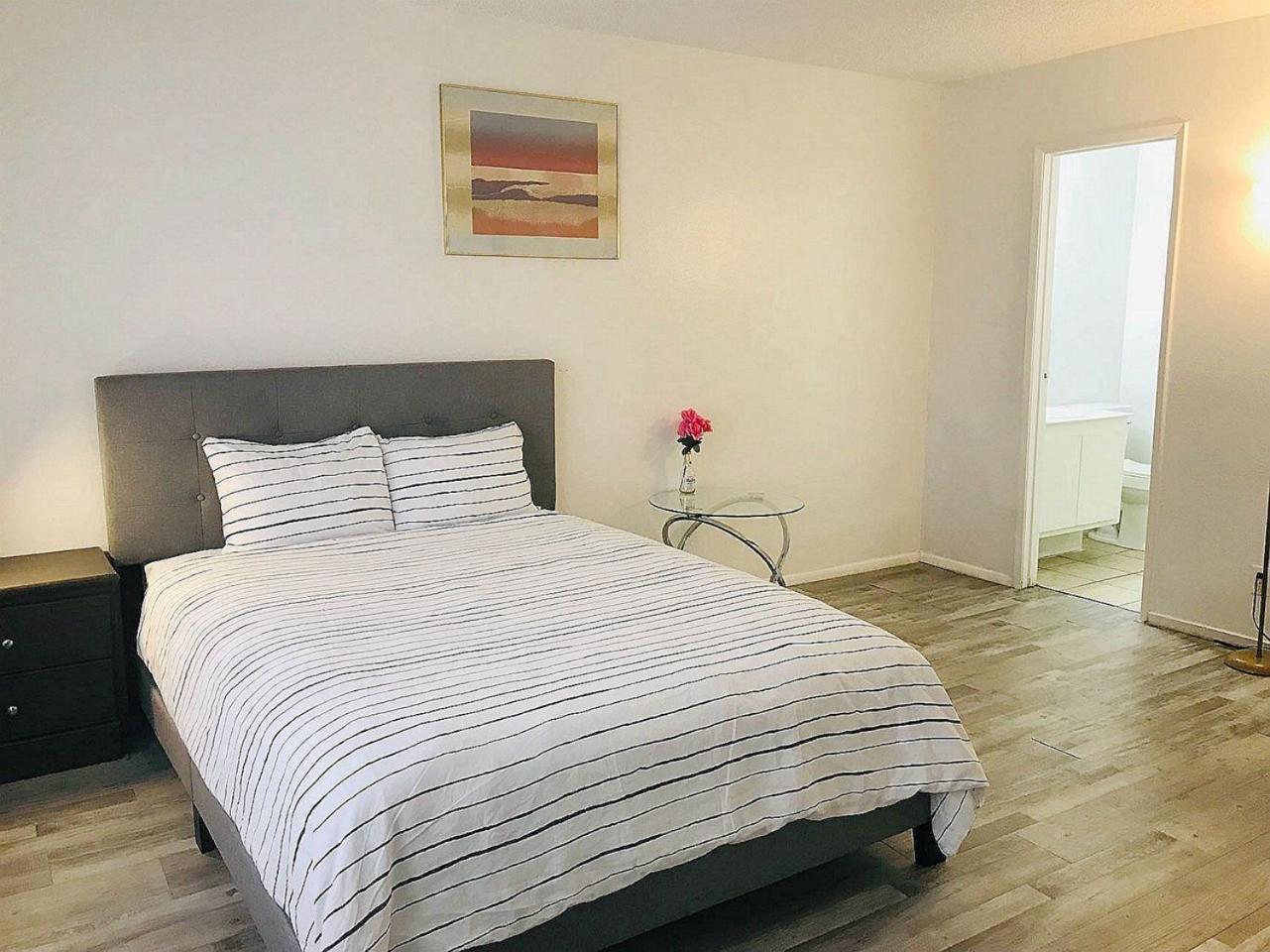 Super 1 Bedroom With Private Bathroom, Shared Kitchen Room -3 Las Vegas Eksteriør billede