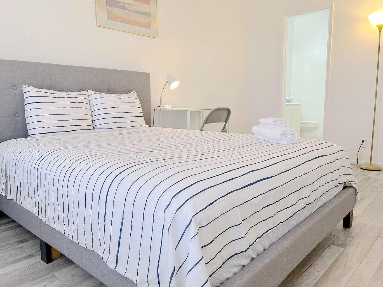 Super 1 Bedroom With Private Bathroom, Shared Kitchen Room -3 Las Vegas Eksteriør billede